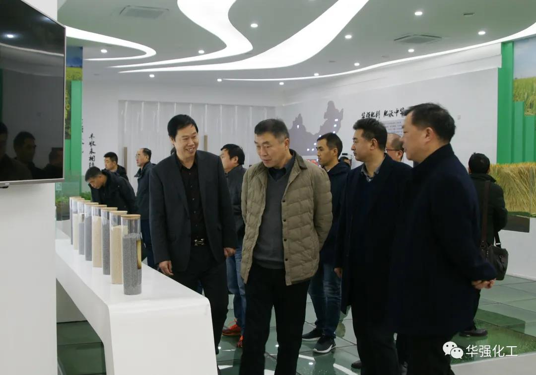 Leaders and experts participating in the project launching ceremony visited our company's "Huaqiang Impression" showroom