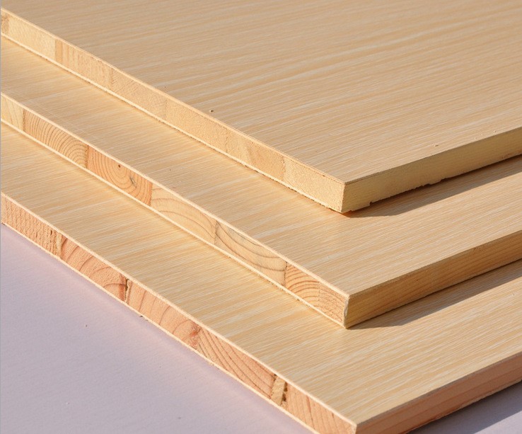 The use of melamine in boards