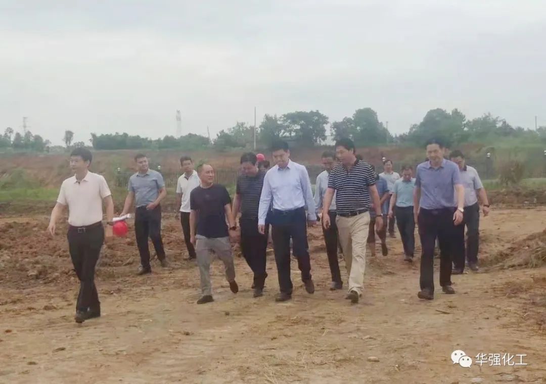 [Huaqiang News] Municipal Party Committee Secretary and Mayor Liu Chuangang came to the site to guide the promotion of the technical upgrading project with an annual output of 550,000 tons of ammonia alcohol